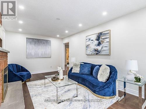 46 Kingknoll Drive, Brampton, ON - Indoor Photo Showing Living Room