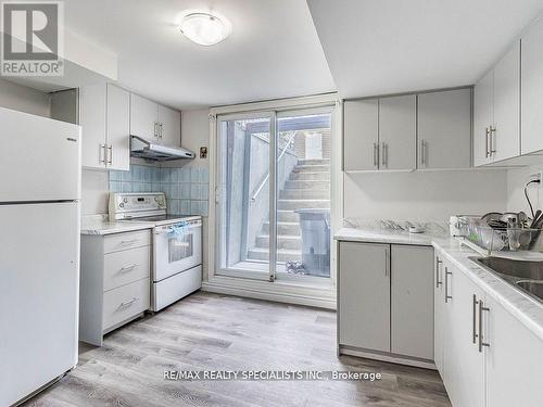 46 Kingknoll Drive, Brampton, ON - Indoor Photo Showing Kitchen