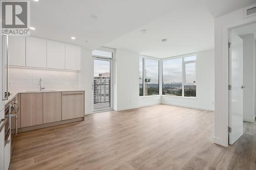 1604 318 Alderson Avenue, Coquitlam, BC - Indoor Photo Showing Kitchen