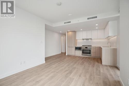 1604 318 Alderson Avenue, Coquitlam, BC - Indoor Photo Showing Kitchen