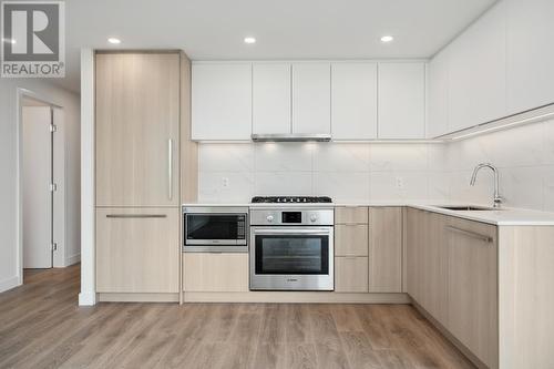 1604 318 Alderson Avenue, Coquitlam, BC - Indoor Photo Showing Kitchen With Upgraded Kitchen