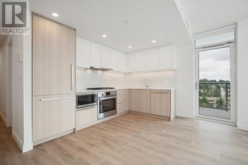 1604 318 Alderson Avenue, Coquitlam, BC - Indoor Photo Showing Kitchen With Upgraded Kitchen