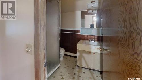 Sitter Acreage, Kindersley, SK - Indoor Photo Showing Bathroom