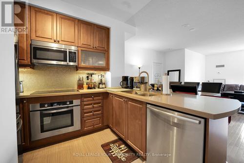 3003 - 35 Balmuto Street, Toronto, ON - Indoor Photo Showing Kitchen With Double Sink