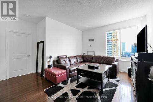 3003 - 35 Balmuto Street, Toronto, ON - Indoor Photo Showing Living Room