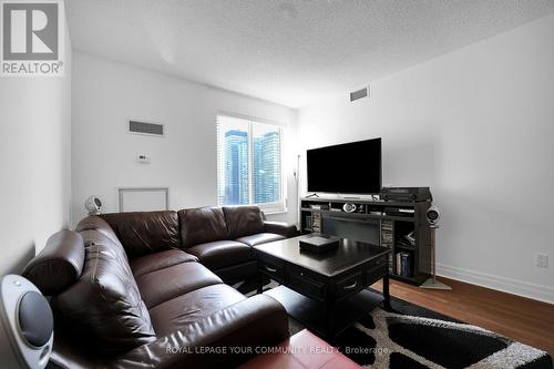 3003 - 35 Balmuto Street, Toronto, ON - Indoor Photo Showing Living Room