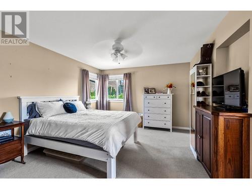 1129 Crestline Street, Kamloops, BC - Indoor Photo Showing Bedroom