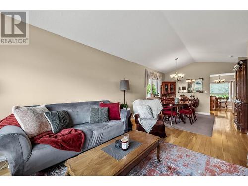 1129 Crestline Street, Kamloops, BC - Indoor Photo Showing Living Room