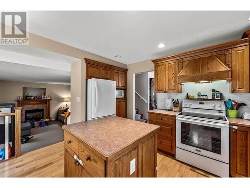 1129 Crestline Street, Kamloops, BC - Indoor Photo Showing Kitchen