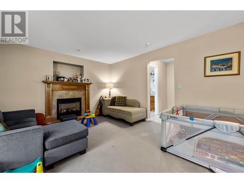 1129 Crestline Street, Kamloops, BC - Indoor Photo Showing Living Room With Fireplace