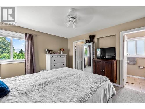 1129 Crestline Street, Kamloops, BC - Indoor Photo Showing Bedroom