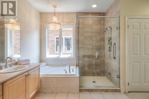 19 Boros Link, Whitchurch-Stouffville, ON - Indoor Photo Showing Bathroom