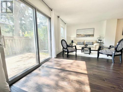 88 - 1050 Shawnmarr Road N, Mississauga (Port Credit), ON - Indoor Photo Showing Living Room