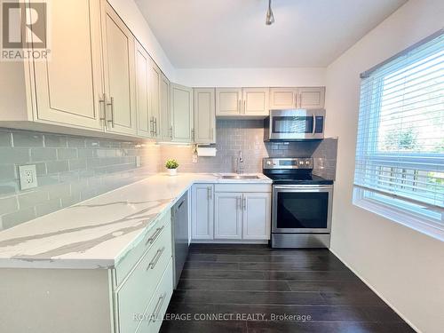 88 - 1050 Shawnmarr Road N, Mississauga (Port Credit), ON - Indoor Photo Showing Kitchen With Double Sink