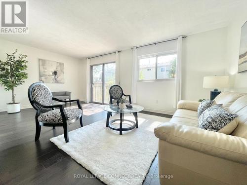 88 - 1050 Shawnmarr Road N, Mississauga (Port Credit), ON - Indoor Photo Showing Living Room