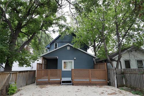 736 Valour Road, Winnipeg, MB - Outdoor