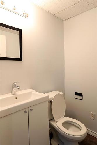 736 Valour Road, Winnipeg, MB - Indoor Photo Showing Bathroom