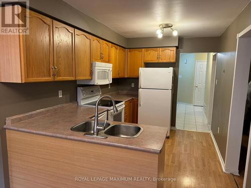 35 Draper Crescent, Barrie (Painswick North), ON - Indoor Photo Showing Kitchen With Double Sink