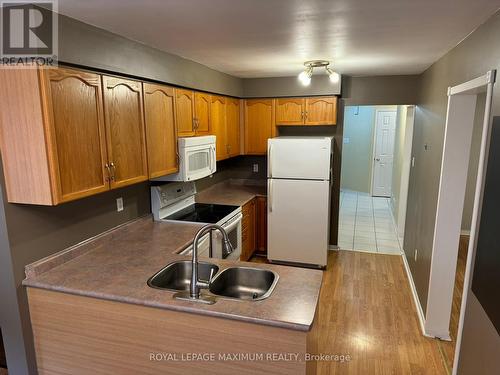 35 Draper Crescent, Barrie (Painswick North), ON - Indoor Photo Showing Kitchen With Double Sink