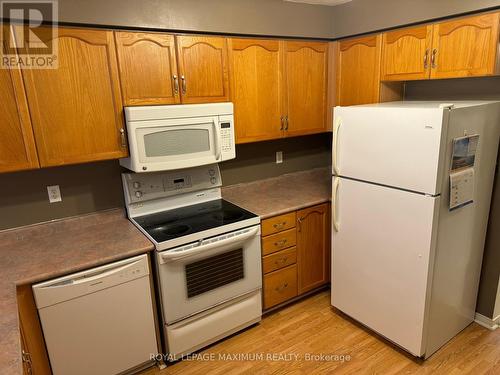 35 Draper Crescent, Barrie (Painswick North), ON - Indoor Photo Showing Kitchen