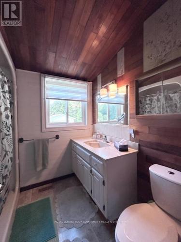 5 Pinewood Boulevard, Kawartha Lakes (Woodville), ON - Indoor Photo Showing Bathroom