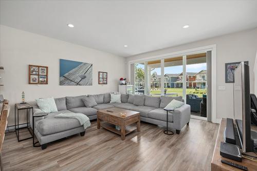 5-3750 West Bay Road, West Kelowna, BC - Indoor Photo Showing Living Room