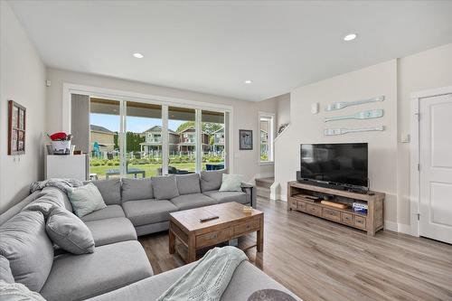 5-3750 West Bay Road, West Kelowna, BC - Indoor Photo Showing Living Room