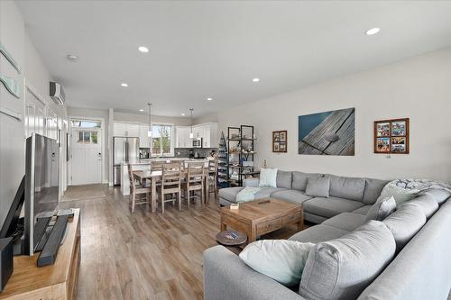 5-3750 West Bay Road, West Kelowna, BC - Indoor Photo Showing Living Room