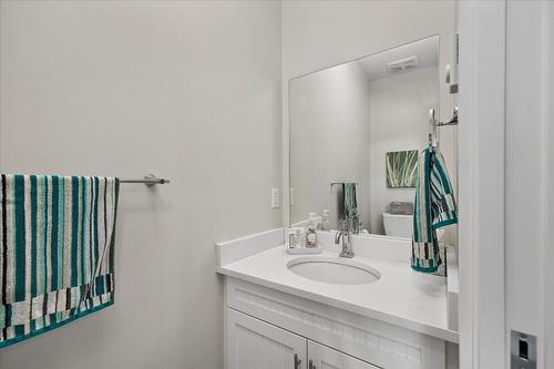 5-3750 West Bay Road, West Kelowna, BC - Indoor Photo Showing Bathroom