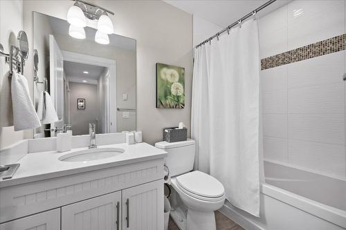 5-3750 West Bay Road, West Kelowna, BC - Indoor Photo Showing Bathroom