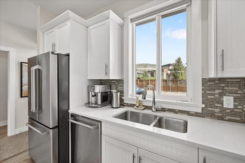 5-3750 West Bay Road, West Kelowna, BC - Indoor Photo Showing Kitchen With Double Sink