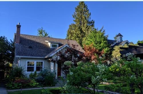 1023 Lawrence Avenue, Kelowna, BC - Outdoor