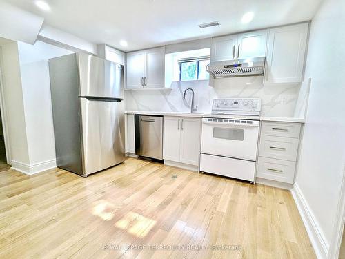 Lower-133 Blake Ave, Toronto, ON - Indoor Photo Showing Kitchen