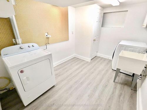 Lower-133 Blake Ave, Toronto, ON - Indoor Photo Showing Laundry Room