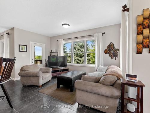 9 Blue Heron Dr, Mono, ON - Indoor Photo Showing Living Room