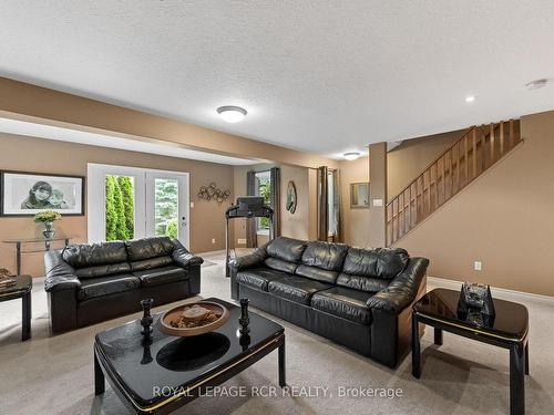 9 Blue Heron Dr, Mono, ON - Indoor Photo Showing Living Room