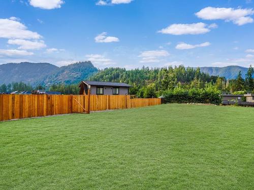 7337 Lakefront Pl, Lake Cowichan, BC 