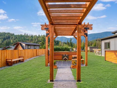 7337 Lakefront Pl, Lake Cowichan, BC 