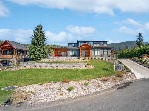 7337 Lakefront Pl, Lake Cowichan, BC 