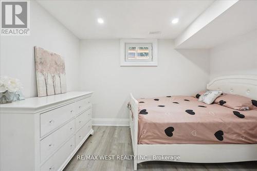 2199 Richard Street, Innisfil, ON - Indoor Photo Showing Bedroom