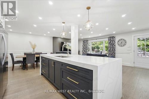 2199 Richard Street, Innisfil, ON - Indoor Photo Showing Kitchen With Upgraded Kitchen