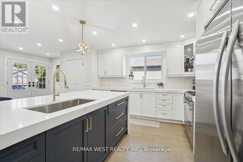 2199 Richard Street, Innisfil, ON - Indoor Photo Showing Kitchen With Stainless Steel Kitchen With Upgraded Kitchen