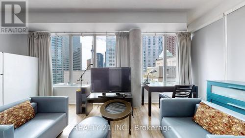 2505 - 8 Colborne Street, Toronto (Church-Yonge Corridor), ON - Indoor Photo Showing Living Room