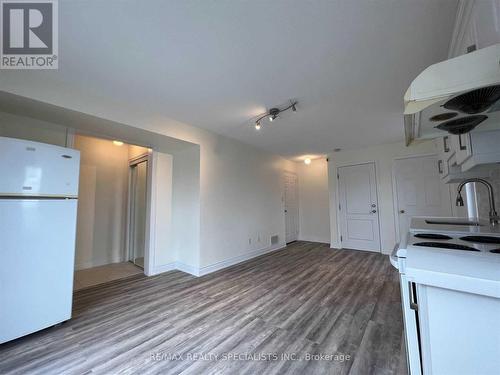 Main/Lo - 453 Aspendale Crescent, Mississauga, ON - Indoor Photo Showing Kitchen