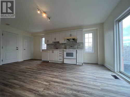 Main/Lo - 453 Aspendale Crescent, Mississauga, ON - Indoor Photo Showing Kitchen