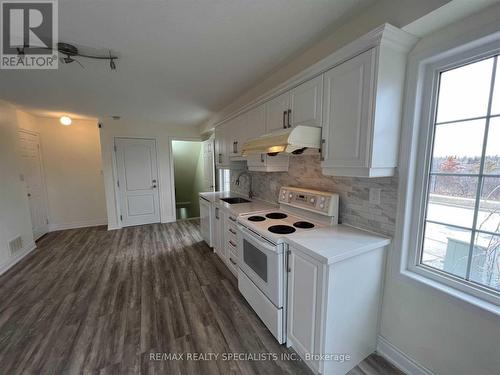 Main/Lo - 453 Aspendale Crescent, Mississauga (Meadowvale Village), ON - Indoor Photo Showing Kitchen