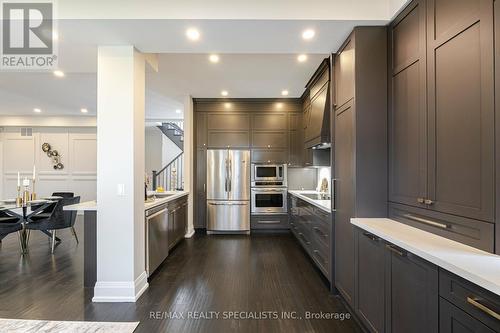 427 Pinegrove Road, Oakville (Bronte East), ON - Indoor Photo Showing Kitchen With Upgraded Kitchen