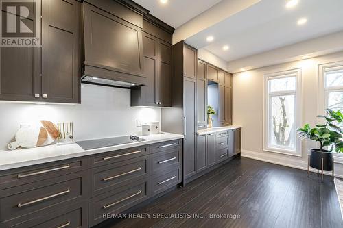 427 Pinegrove Road, Oakville (Bronte East), ON - Indoor Photo Showing Kitchen With Upgraded Kitchen