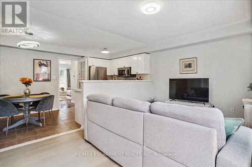 2403 Emerson Drive, Burlington (Orchard), ON - Indoor Photo Showing Living Room