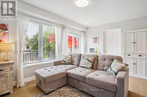 2403 Emerson Drive, Burlington (Orchard), ON - Indoor Photo Showing Living Room